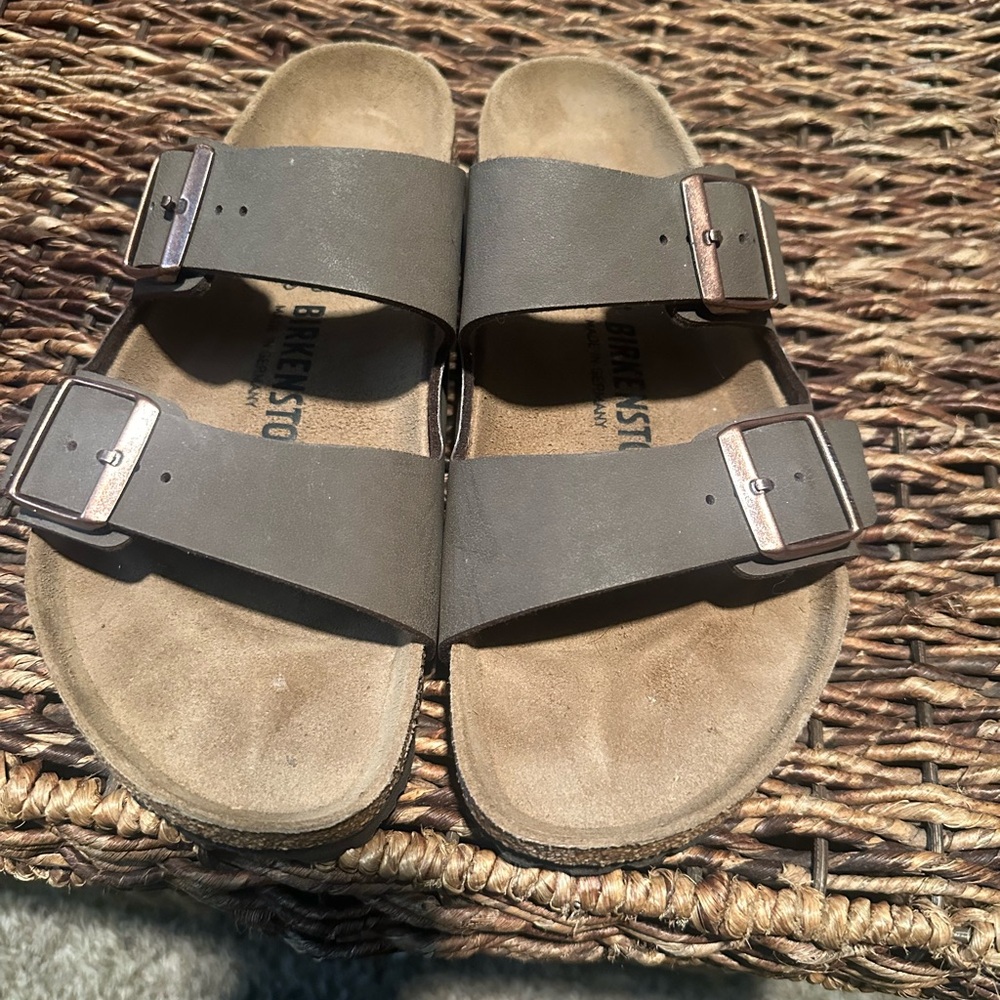 New without tag or box. Birkenstock Women’s Stone/Brown Sandals 9-9.5/Wide